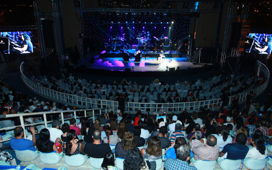 World Without Borders” tour Yanni repeat in Oman: In aid of Dar Al Atta and 2 concerts Live in Doha – 2013
