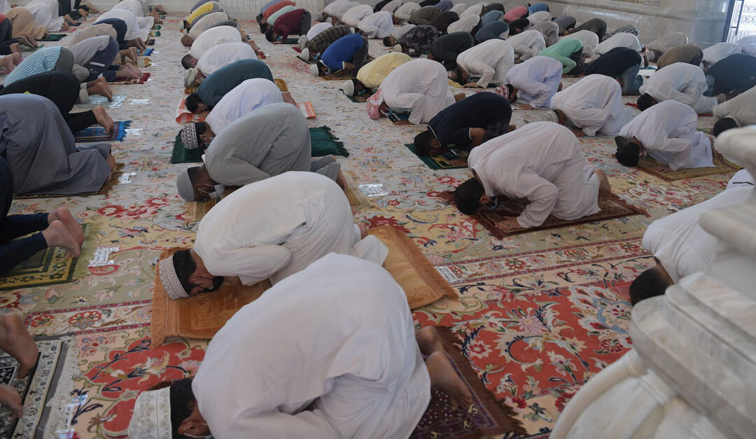 Oman’s mosques reopen for Friday prayers