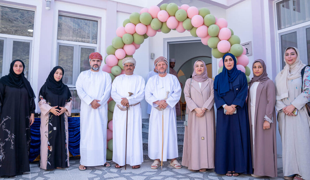 Dar Al Atta’a and Alizz Islamic Bank open school in wilayat Awabi