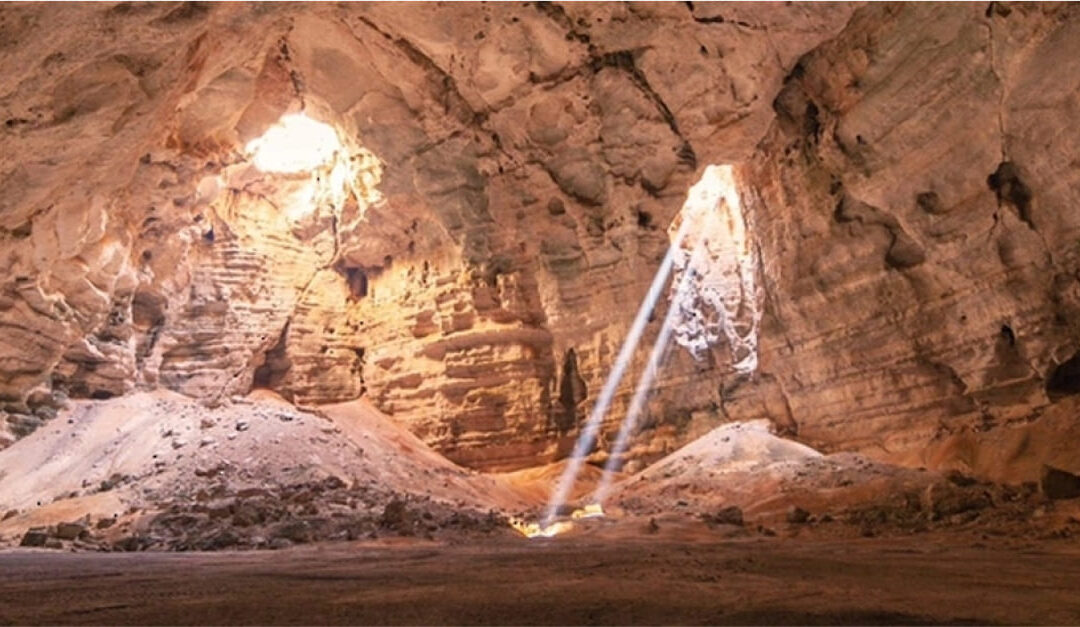MOHT signs agreement with Omran Group to develop Majlis Al Jinn Cave