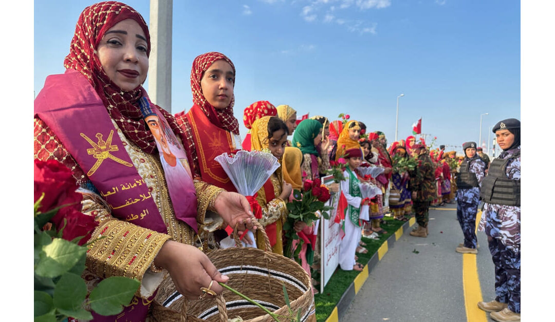 Citizens in Nakhal organise reception on Royal Motorcade passing across their wilayat