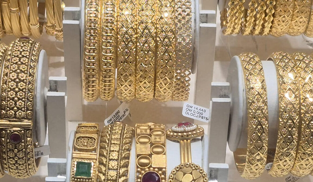 Gold prices take a slight weekend tumble