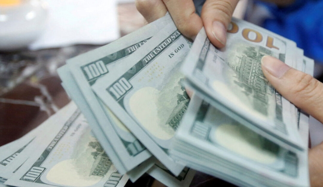 US dollar declines as investors cling to fragile assumptions